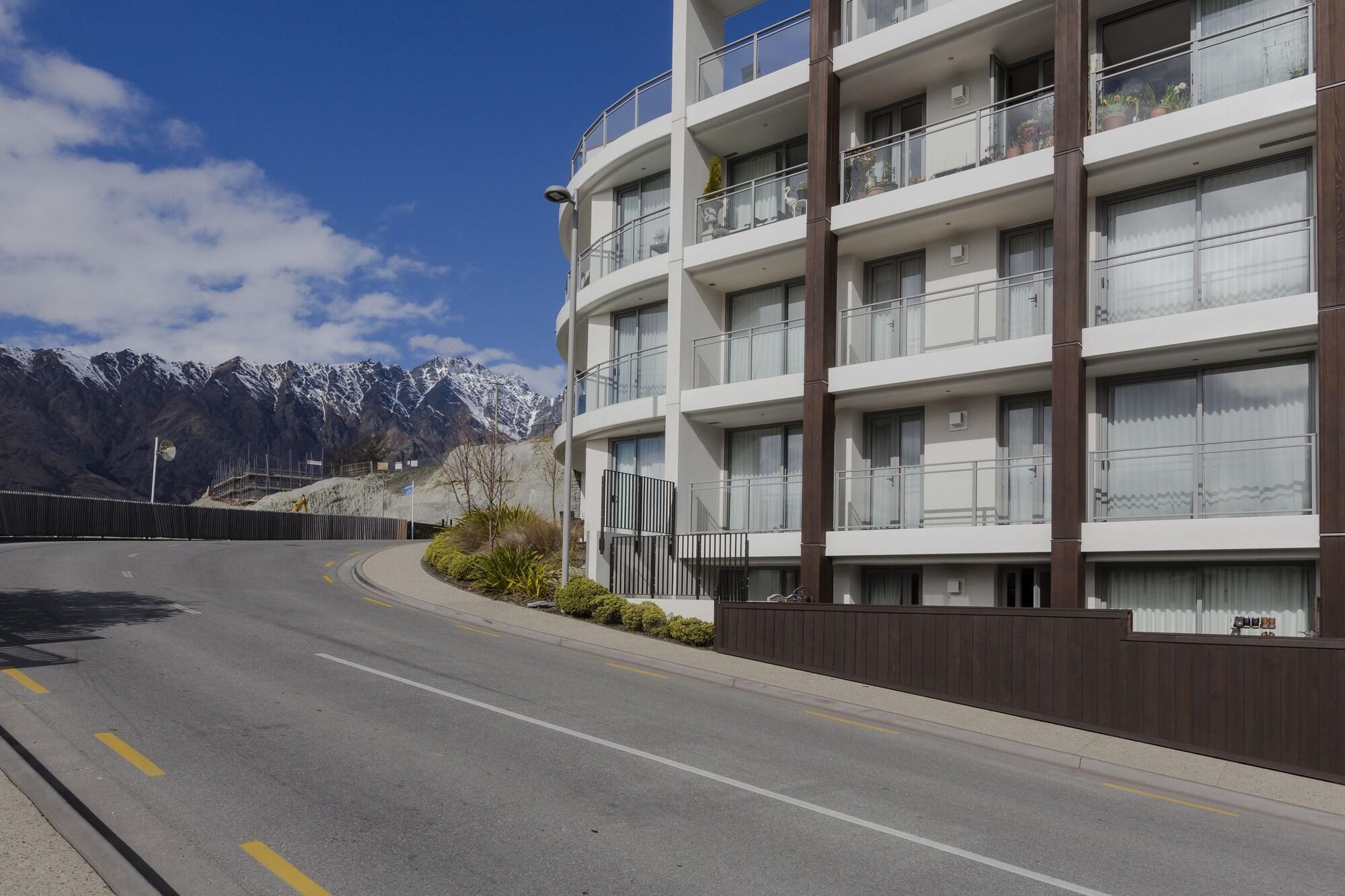 Queenstown Village Apartments Экстерьер фото
