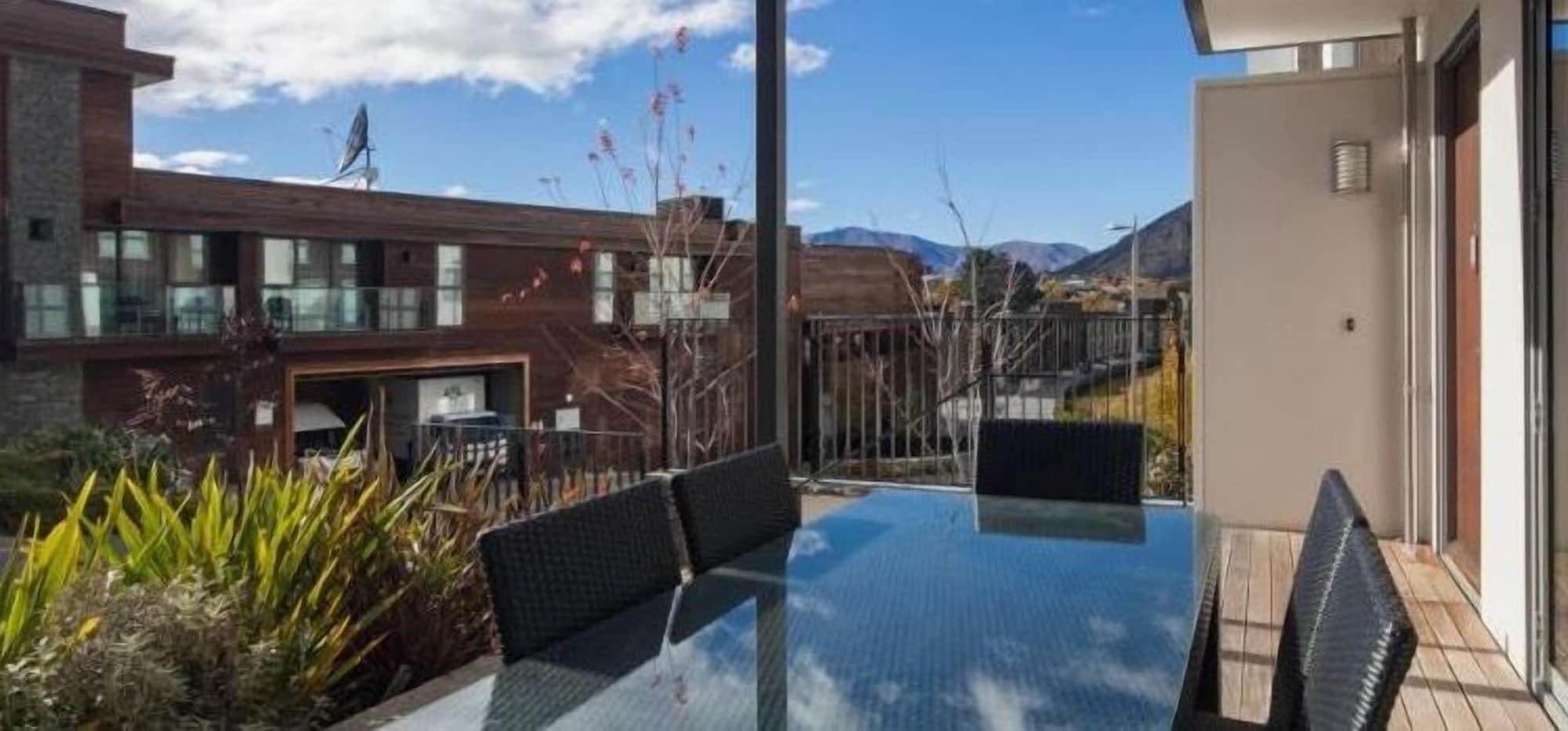Queenstown Village Apartments Экстерьер фото