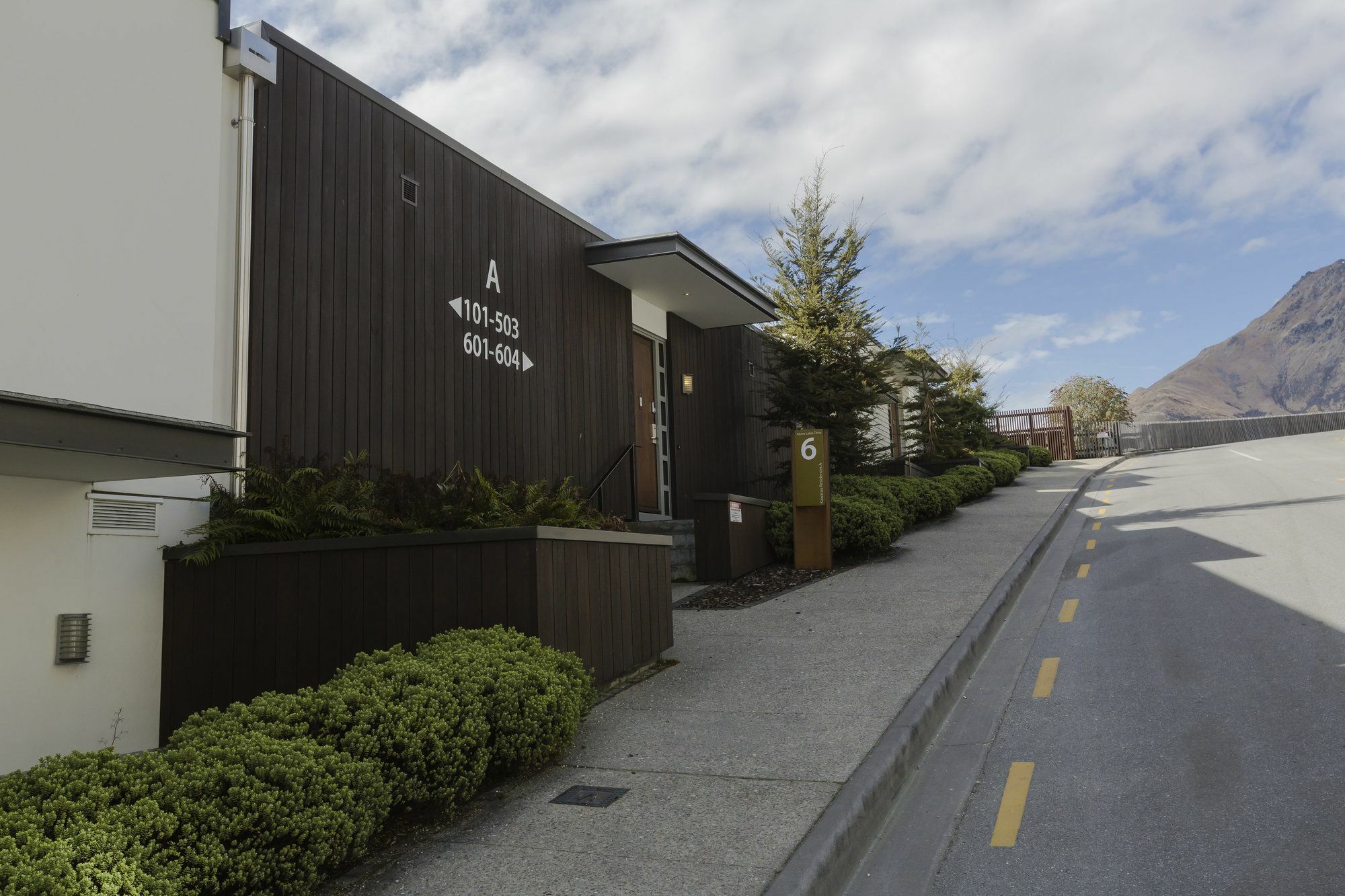 Queenstown Village Apartments Экстерьер фото